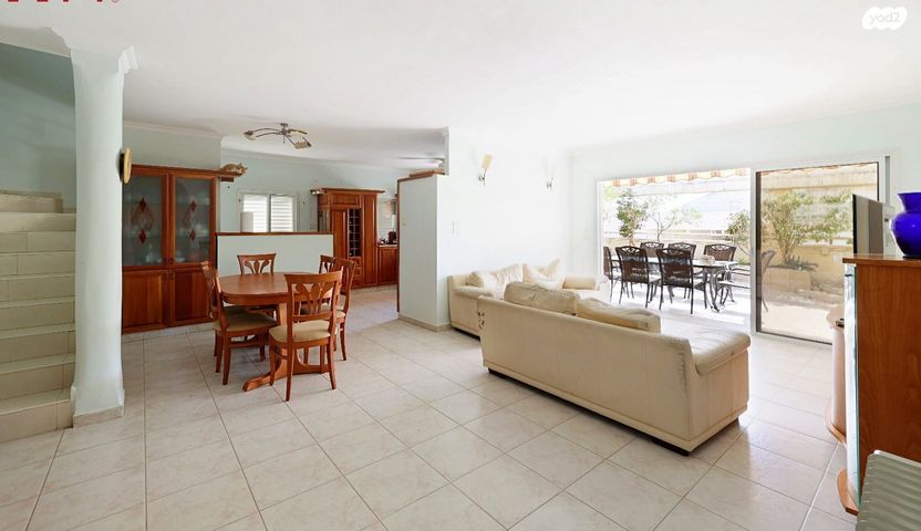 דופלקס, רבקה גובר, כפר סבא