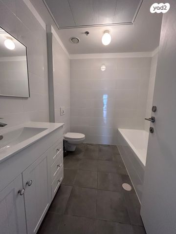 דירה, הרב ניסנבאום 37, בת ים