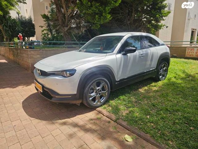 מודעת רכב מאזדה MX-30