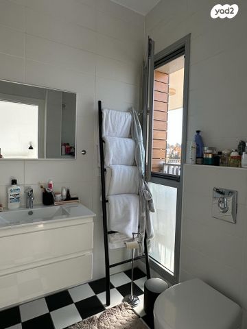 דירה, הרצליה