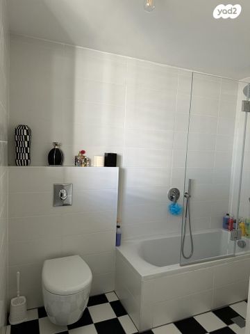 דירה, הרצליה