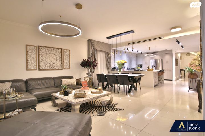 גג/ פנטהאוז, אפרים, קרית ביאליק