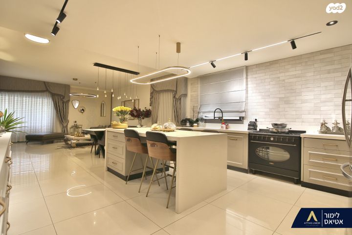 גג/ פנטהאוז, אפרים, קרית ביאליק