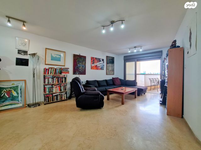 דירה, הפרחים, קרית הפרחים - 2005, רעננה