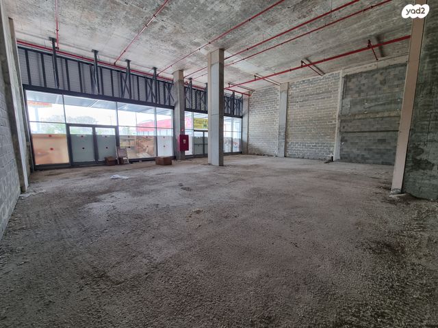 חנויות/ שטח מסחרי