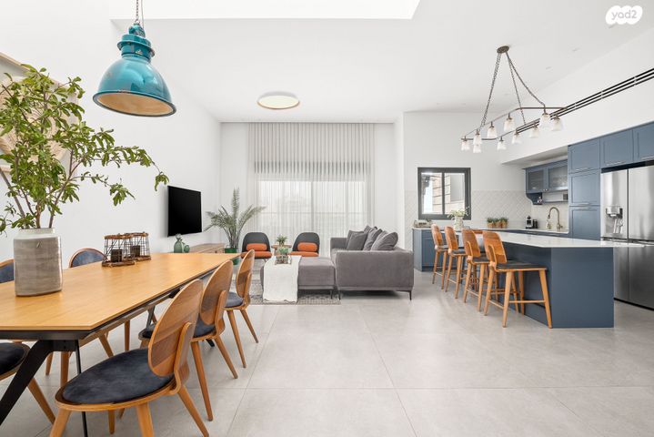 גג/ פנטהאוז, שייקה אופיר, כפר יונה