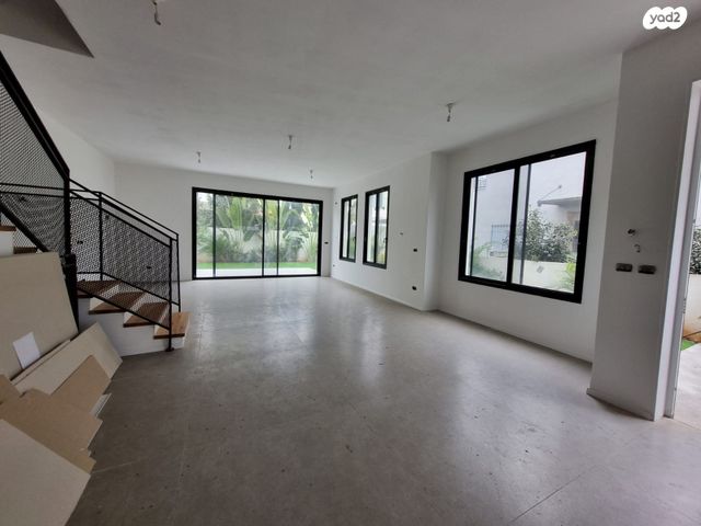 דו משפחתי, כפר יונה