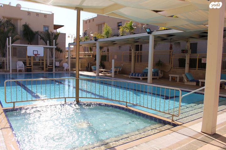 אסתר המלכה 60