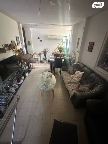 דירה, דוד תדהר, ראשון לציון