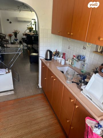 דירה, דוד תדהר, ראשון לציון