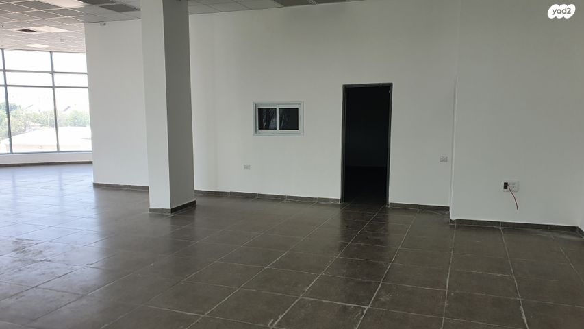 חנויות/ שטח מסחרי, אזור תעשיה, אזור