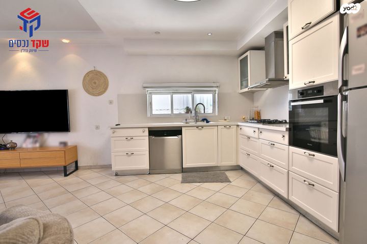 דירה, בנציון ישראלי, חיפה