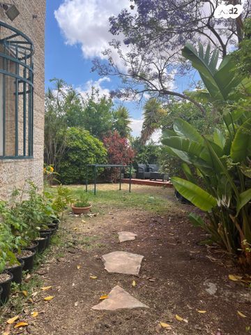 דירת גן, השיקמה, מעלה אדומים