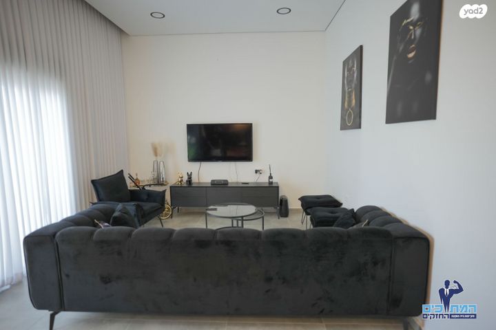 גג/ פנטהאוז, נתיבות