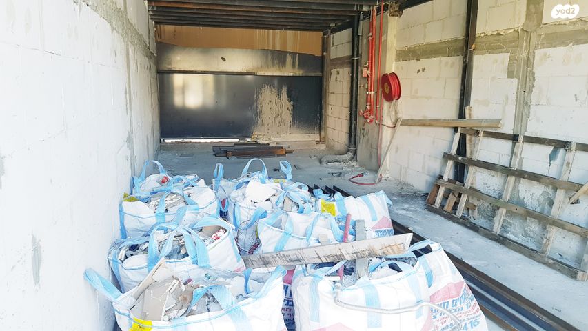 חנויות/ שטח מסחרי, רבי מנחם פרוש 12, בית שמש