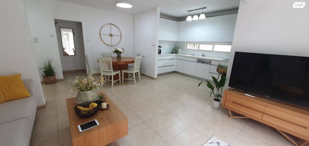 דירת גן, ה' באייר 86, ראש העין