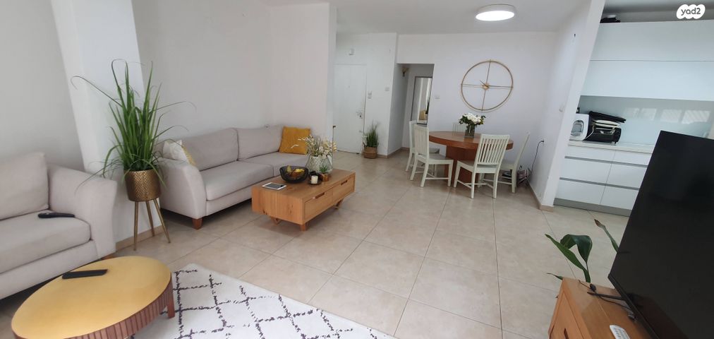 דירת גן, ה' באייר 86, ראש העין