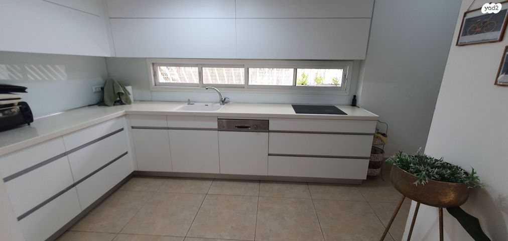 דירת גן, ה' באייר 86, ראש העין