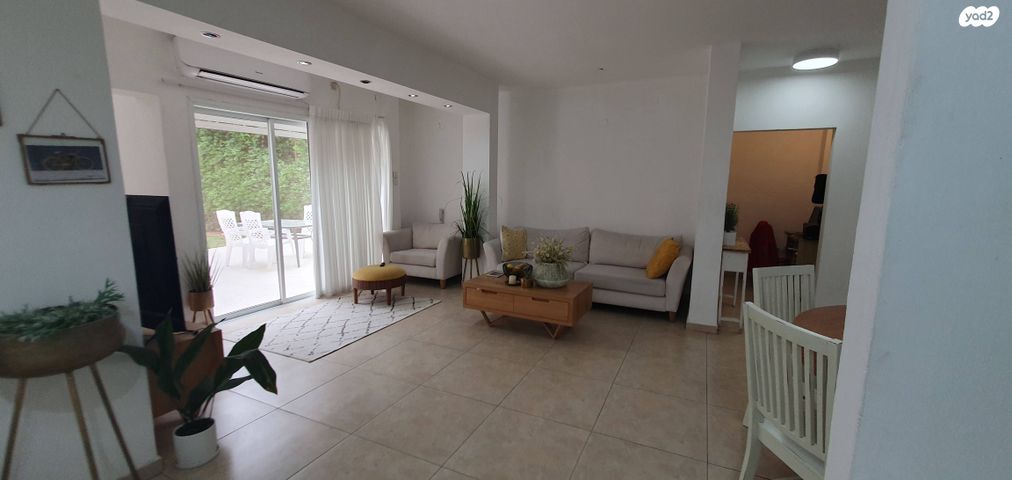 דירת גן, ה' באייר 86, ראש העין