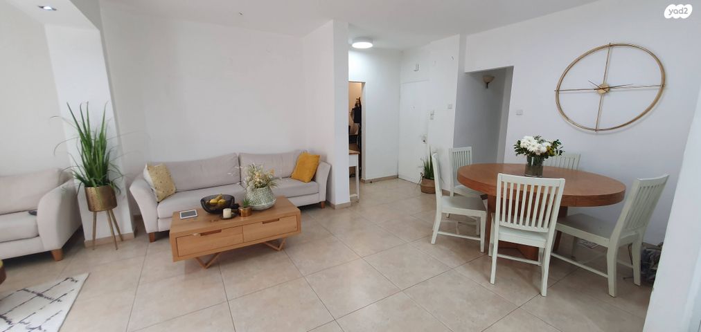 דירת גן, ה' באייר 86, ראש העין