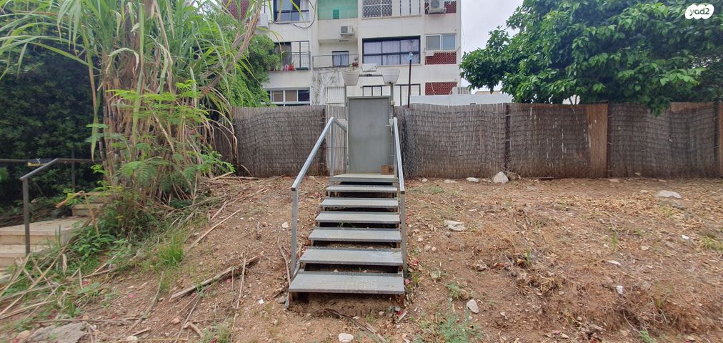 דירת גן, ה' באייר 86, ראש העין