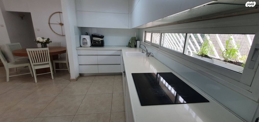 דירת גן, ה' באייר 86, ראש העין