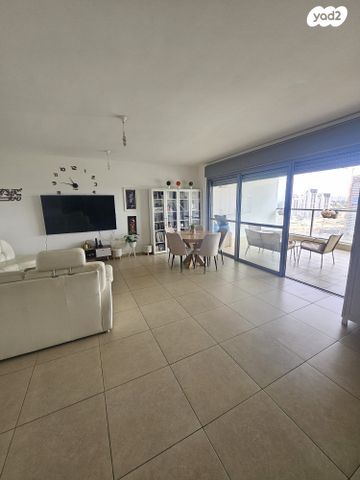 דירה, נווה יהושע, נווה יהושע, ערמונים, רמת גן