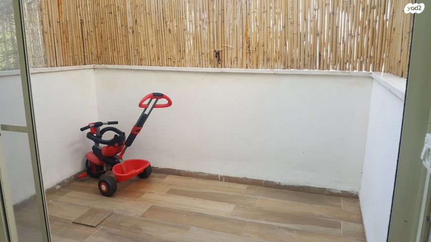 דירה, שדרות טרומפלדור 8, נווה שאנן, חיפה