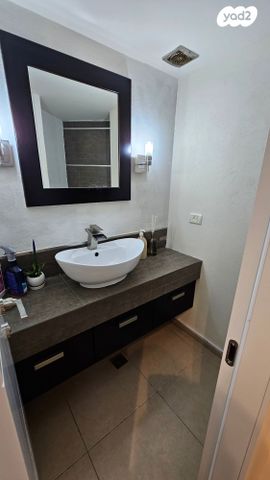 גג/ פנטהאוז, הגדוד העברי, רמב"ם, ראשון לציון