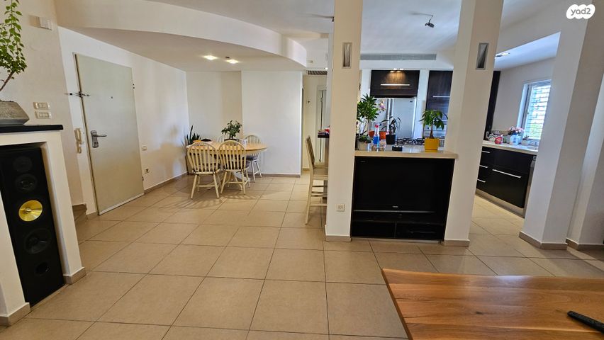 גג/ פנטהאוז, הגדוד העברי, רמב"ם, ראשון לציון