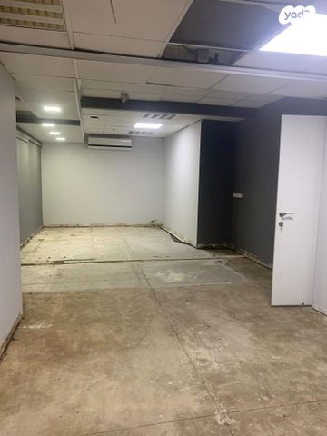 מחסנים, כפר סבא