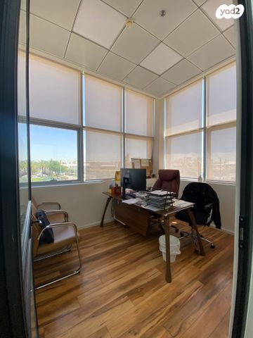 משרדים, קיסריה