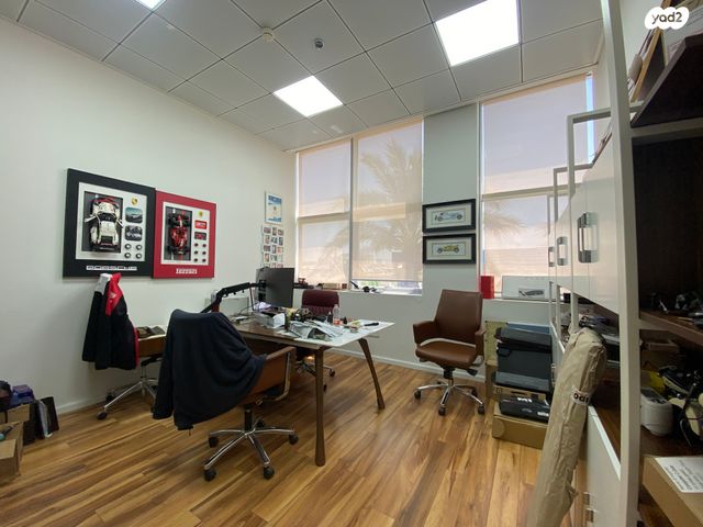 משרדים, קיסריה