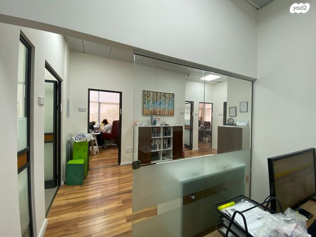 משרדים, קיסריה