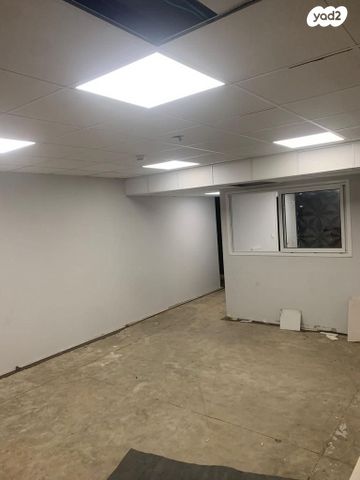 מחסנים, כפר סבא