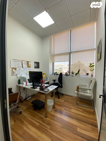 משרדים, קיסריה