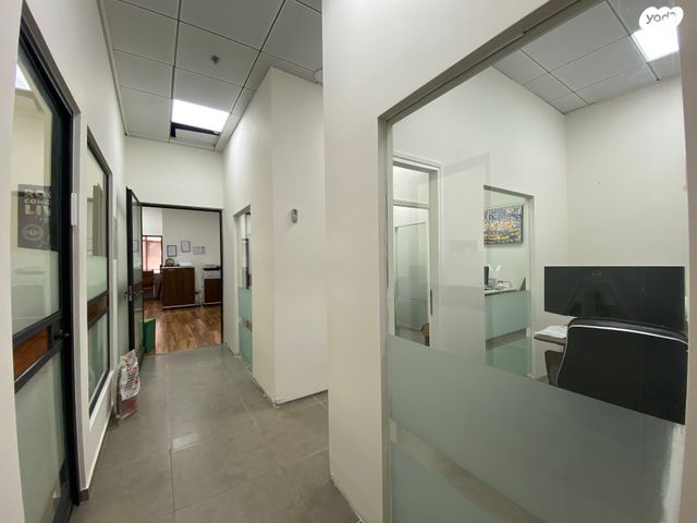 משרדים, קיסריה