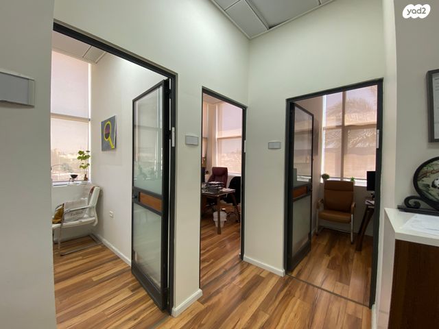 משרדים, קיסריה