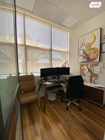 משרדים, קיסריה