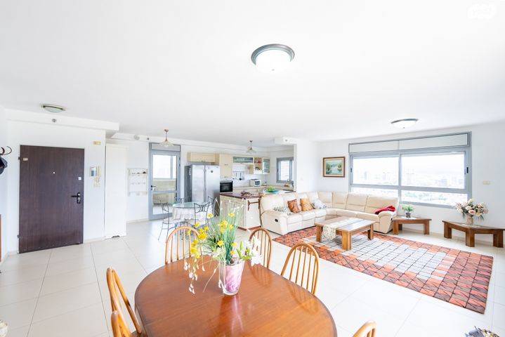 גג/ פנטהאוז, מגדל ים, אבני חן, מודיעין מכבים רעות