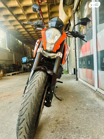 KTM Naked Duke 200