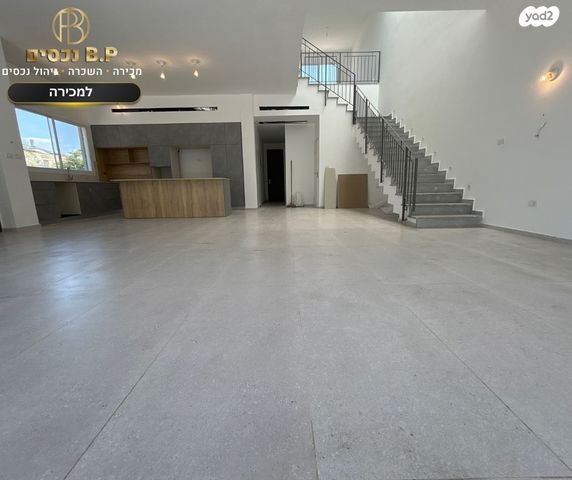 דו משפחתי, אקליפטוס, יד חנה, יד חנה