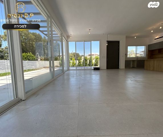 דו משפחתי, אקליפטוס, יד חנה, יד חנה