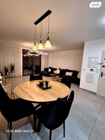 לאה גולדברג 4