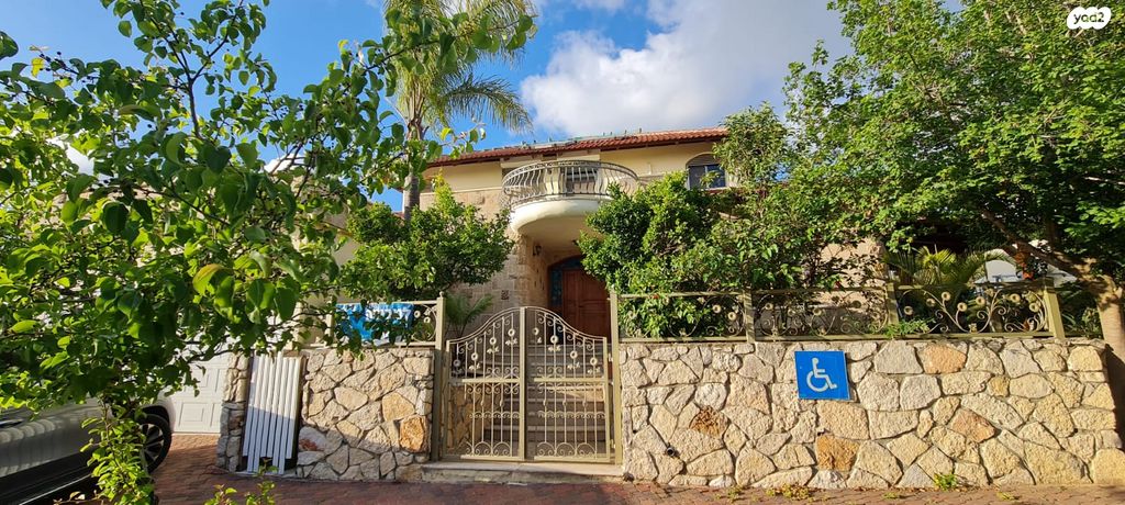 בית פרטי/ קוטג', יקינטון, הפרחים, כפר ורדים