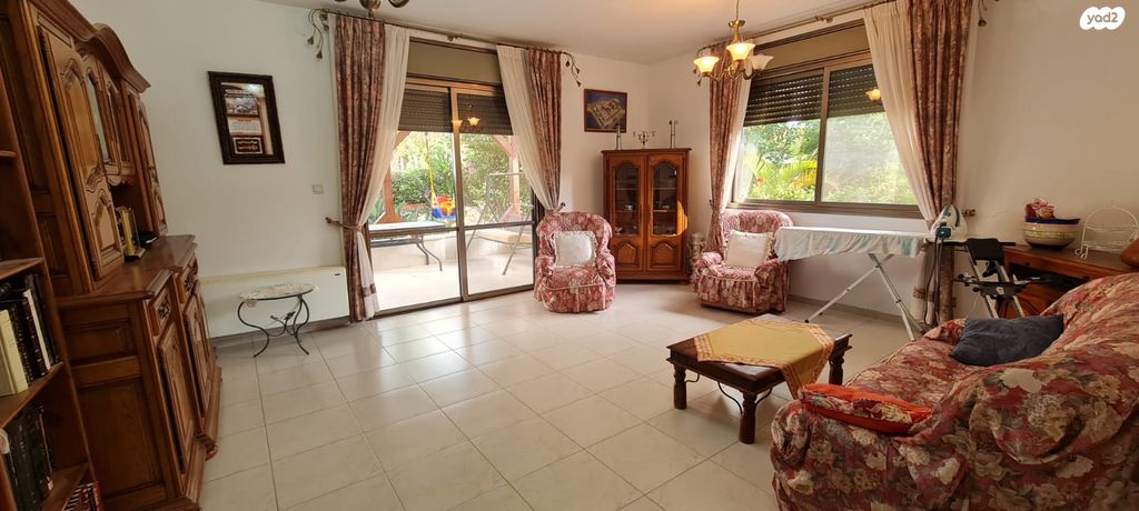 בית פרטי/ קוטג', יקינטון, הפרחים, כפר ורדים