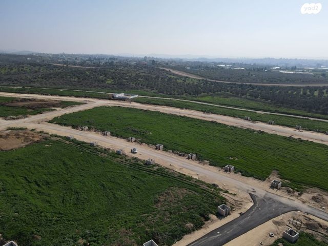 מגרשים, בת חפר