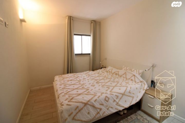 דירה, עובדיה סומך, ירושלים