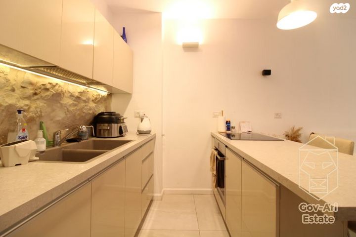 דירה, עובדיה סומך, ירושלים