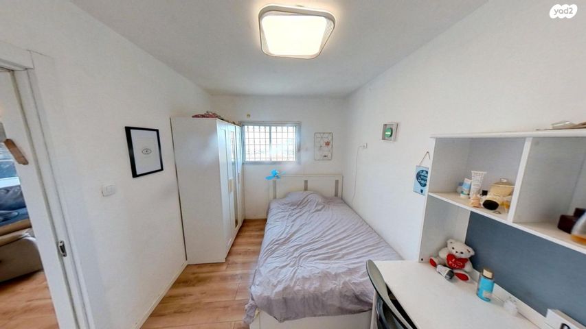 דירה, הנבל, מעלה אדומים